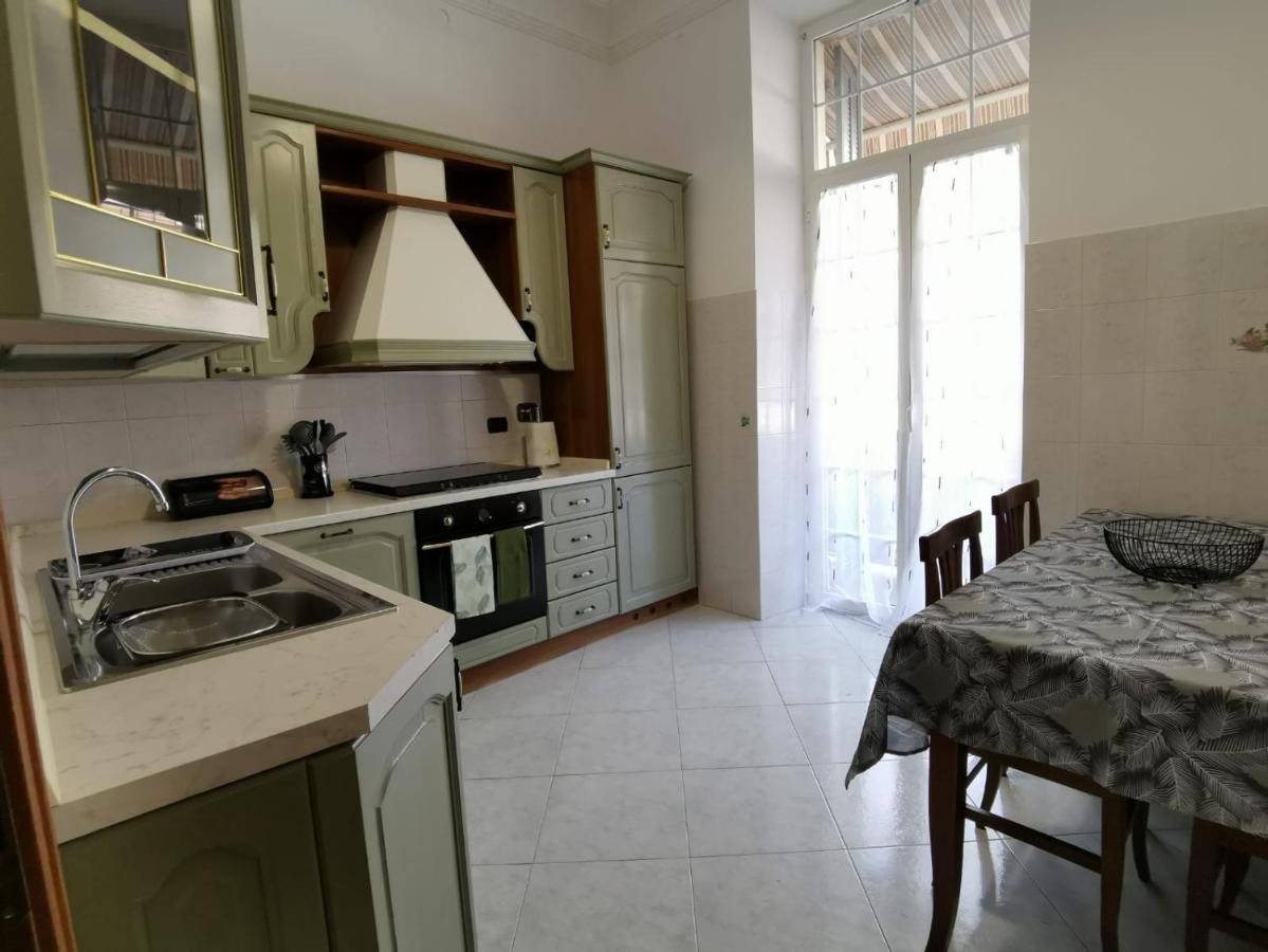 Ferienwohnung Casa In Centro Ventimiglia Exterior foto